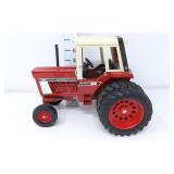 1/16 International 1586 Tractor w/Duals- Ertl
