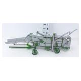 1/28 John Deere Threshing Machine - Chain Broken