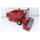 1/16 Massey Ferguson 760 Combine
