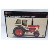 1/16 International Harvester 1466 Tractor