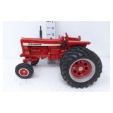 1/16 International Farmall 856 w/Duals