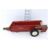 1/16 International Manure Spreader - Ertl