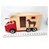Andy Gard Stables Horse Trailer - Plastic