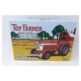 1/16 International 660 Tractor - Collector