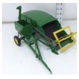 1/16 John Deere Model 12A Pull Type Combine