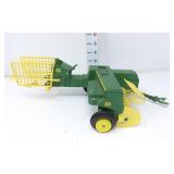 1/16 John Deere No. 585 Hay Baler - Ertl