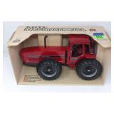 1/16 International 7488 Tractor w/Box - Ertl