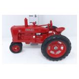 1/16:McCormick-Deering Farmall M Tractor
