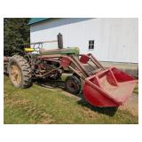 John Deere 630 Tractor with loader, 13.6-38 rear