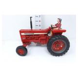 1/16 International Farmall 826 Tractor w/Miss