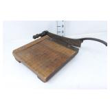 Milton Bradley - Diamond Small Paper Cutter