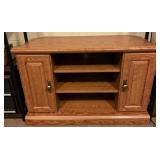 Oak TV/Entertainment Stand
