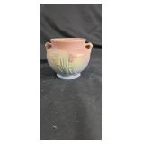 Hull double handled vase approx. 4 inches tall