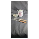 Pair of knives, bowl with lid and teapot