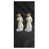 Pair of Home interior figurine with bouquet of