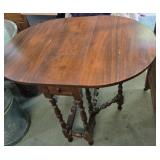 Maple drop leaf gateleg table with one drawer and
