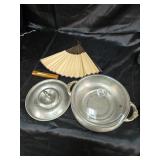 Metal  ookinb pot with lid and fans
