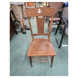Oak side chair.