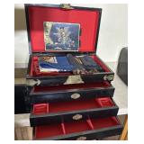 Oriental jewelry box door is broken and included