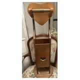 wooden heart design toilet paper holder