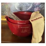 Kitchenaid bowls, beater, and cloth