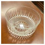 Glass serving bowl Approx 9 inches diameter and 4