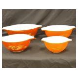 4 piece set of Pyrex mixing bowls with wheat