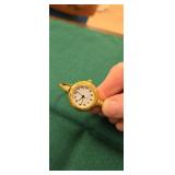 Quartz bangle watch