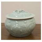Green ginger jar with lid approx 5 inches tall