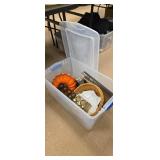 Bundt cake pan and misc kitchen  items