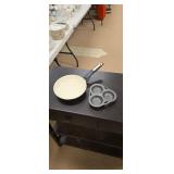 Small non scratch skillet and egg poacher