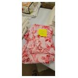 Set of king size pink sheets