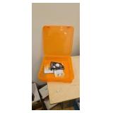 Square project tote and light bulbs
