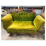FAINTING COUCH Tufted Green Velvet Settee