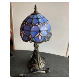 Tiffany style electric lamp, 17"