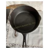Griswold #8 iron skillet 777B, 7.5" dia, 3" deep