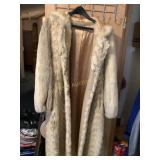 Womenï¿½s vintage Sears faux fur coat