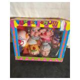 Mini theatre w/ 6 puppets