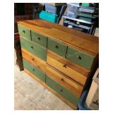10 drawer dresser, 15x41.5x34", shows wear (no