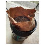 Bucket aluminum pop can pull tabs