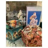 Victorian Santa musical w/24+ ornaments in