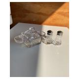 Salt, pepper & sugar holder w/glass spoon, shows