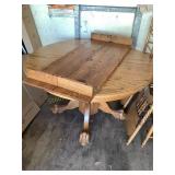 Oak clawfoot round table w/ 2 10" leaves - 4ft d