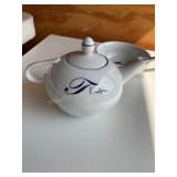Andrea by Sadeï¿½s teapot & cup w/spoon