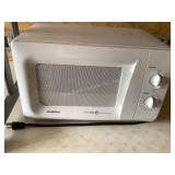 Gold star intellowave microwave, 18x11.5x10"