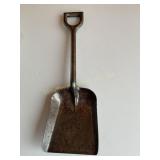 Vintage metal sand shovel, 12x3.5"