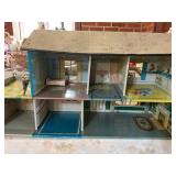 Metal doll house 25" x 14ï¿½ x 8ï¿½