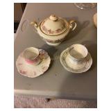 Tea cups & saucers & lidded sugar bowl - L