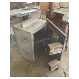 Metal & wood Smoker 32x32x19"H