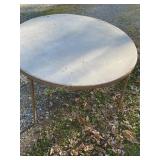 Round card table 28" high, 40ï¿½ dia